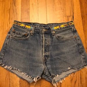 Levi’s high rise denim shorts with beaded belt